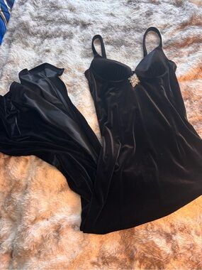 Vintage Y2K Black Velvet Maxi Slip Dress with Decorative Brooch and slits